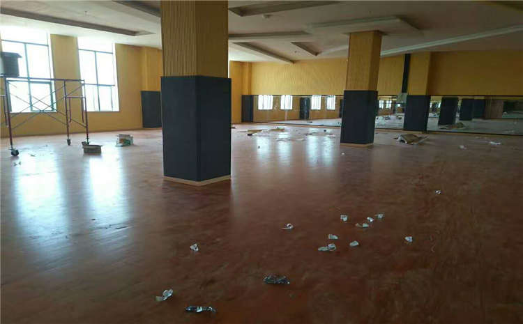 松木籃球場(chǎng)木地板結(jié)構(gòu)