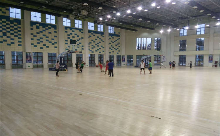 22厚籃球館木地板廠家哪家好？