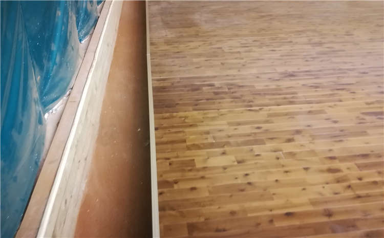 20厚風(fēng)雨操場(chǎng)地板多少錢(qián)一平米?