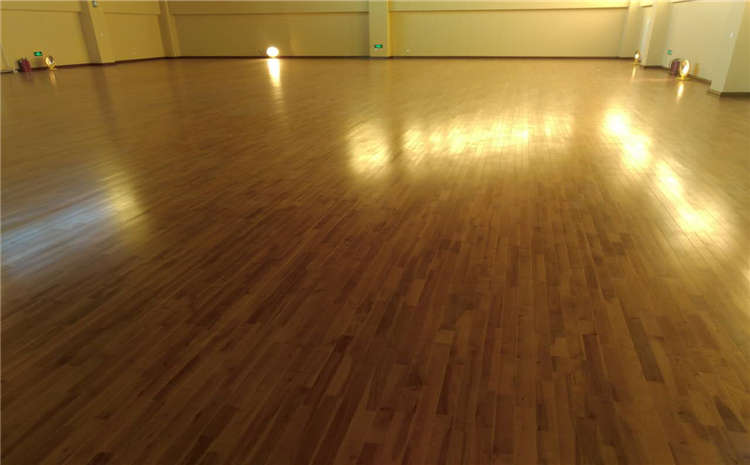 學(xué)校運(yùn)動(dòng)籃球地板哪個(gè)品牌好?